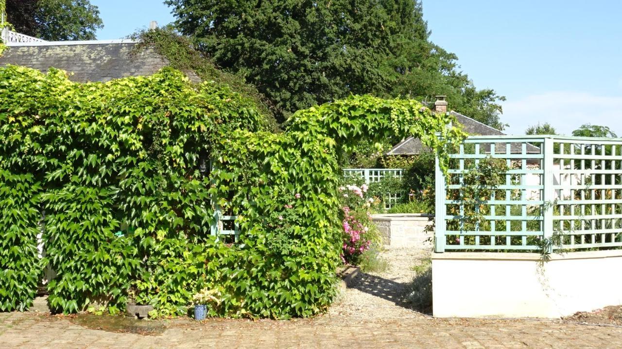 شقة Le Glycine A Manoir Sainte Cecile Juvigny-Val-d'Andaine المظهر الخارجي الصورة
