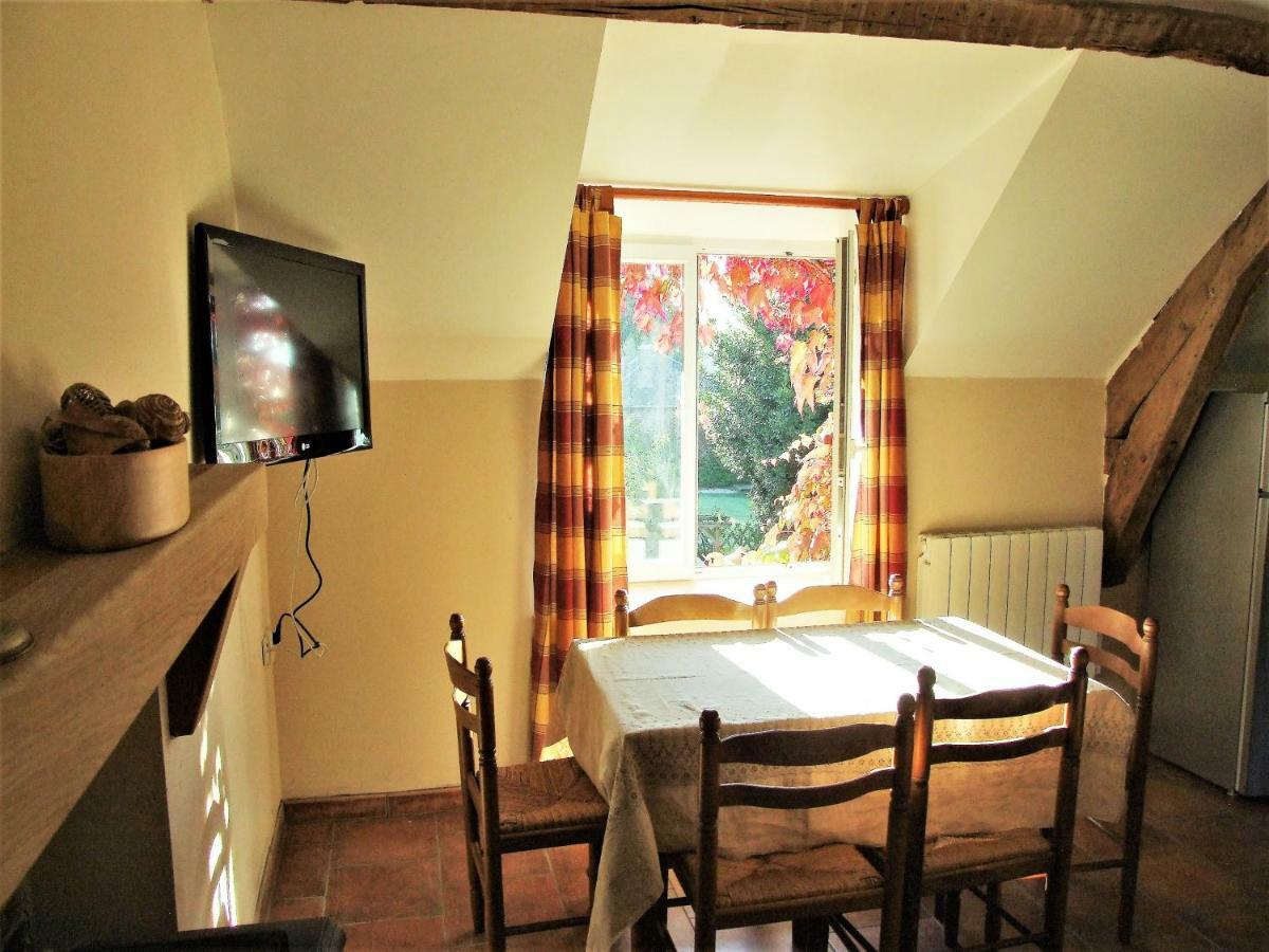 شقة Le Glycine A Manoir Sainte Cecile Juvigny-Val-d'Andaine المظهر الخارجي الصورة
